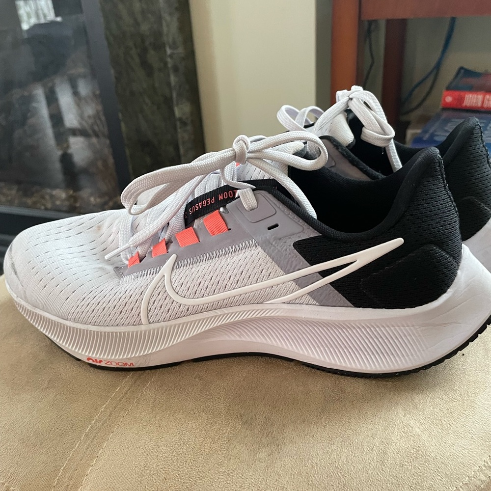 Nike Air Zoom Pegasus 38 Women Size 8.5 White Running Shoes Sneakers CW7358-500